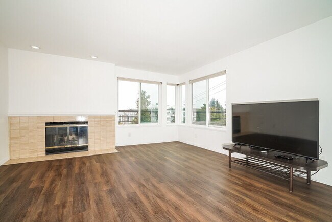 150 Valley St Seattle, WA 98109 photo 2