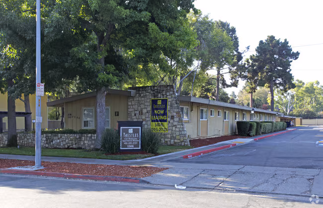 Trestles Apartments photo 2