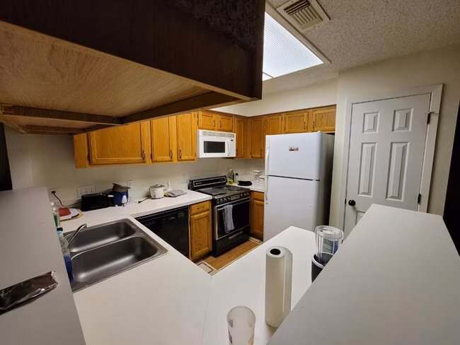 915 W 23rd St Austin, TX 78705 photo 3
