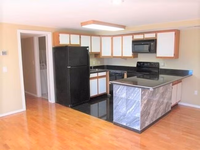 533 157th Ave SE Bellevue, WA 98008 photo 2