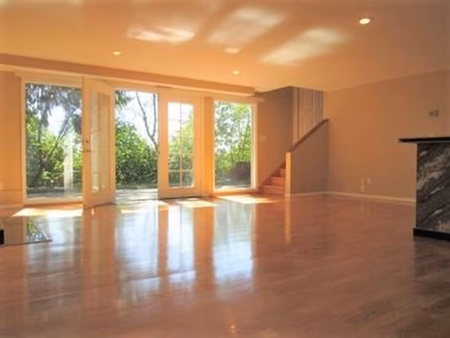 533 157th Ave SE Bellevue, WA 98008 photo 4