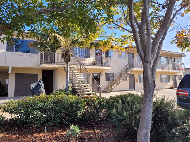 1301 Hemlock Ave Imperial Beach, CA 91932 photo 2