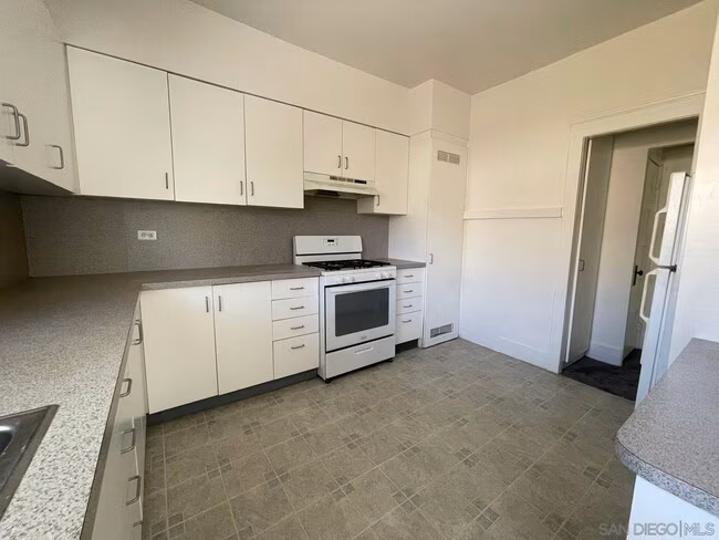 2842 Copley Ave San Diego, CA 92116 photo 3