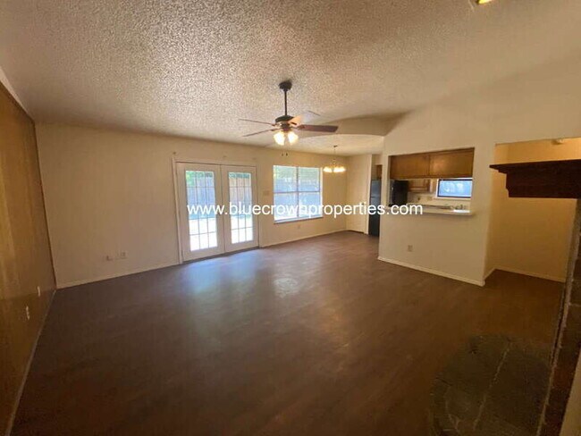 7 Shady Valley Court, Mansfield, TX 76063 photo 2