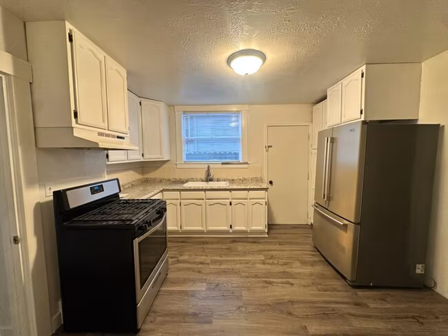 1015 47th St Emeryville, CA 94608 photo 3
