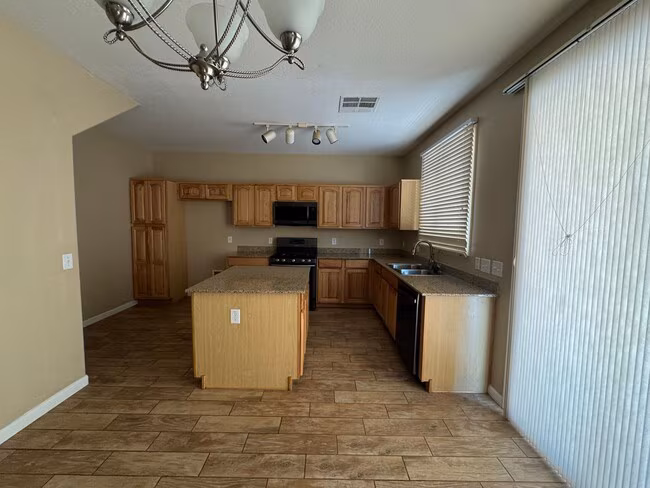 15951 N 171st Dr Surprise, AZ 85388 photo 3