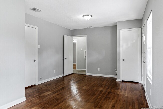 307 San Angelo Blvd San Antonio, TX 78212 photo 3