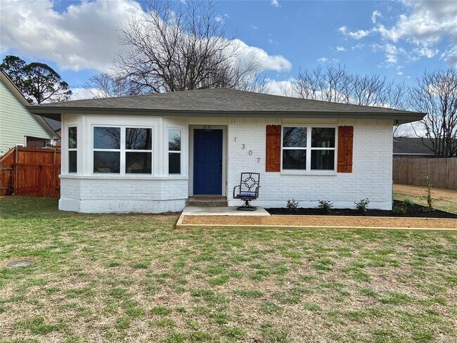 1307 Worthington Street, Grapevine, TX 76051 photo 2