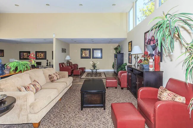 Modern Living at Heatherwood Apartments | Spacious 1 & 2 Bedroom Apartment Homes in La Mesa, CA! photo 2