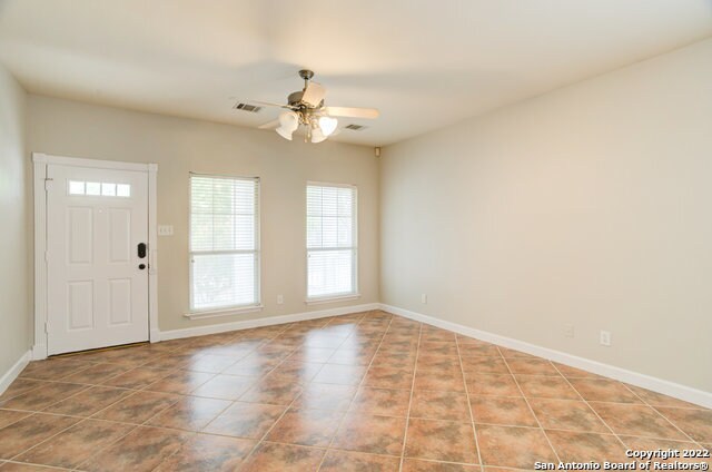 619 Claude W Black St San Antonio, TX 78203 photo 2