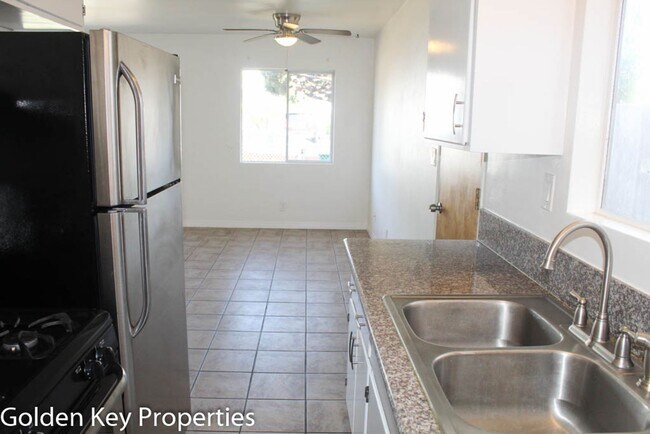 2733 Madison St Carlsbad, CA 92008 photo 3