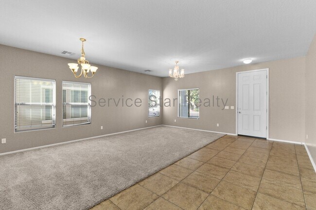 11017 W Elm St photo 5