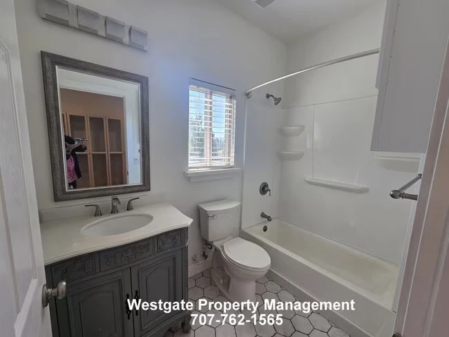27 Valen Way Petaluma, CA 94952 photo 3
