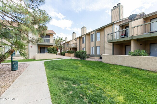 5236 W Peoria Ave Glendale, AZ 85302 photo 2