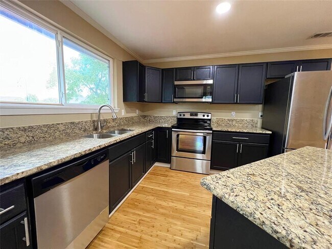 7212 Wilcox Dr The Colony, TX 75056 photo 4