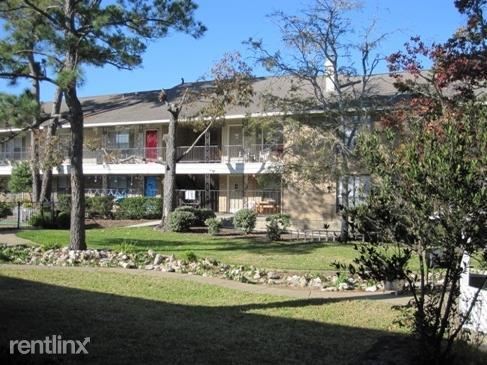 3030 S Broadway St La Porte, TX 77571 photo 2