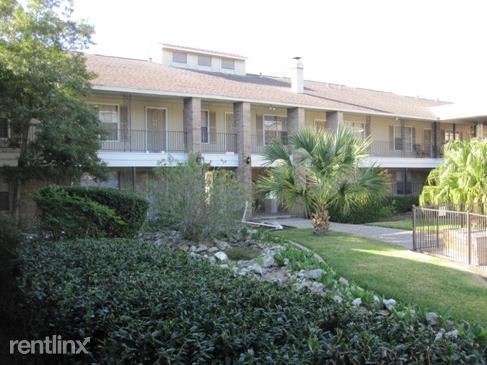3030 S Broadway St La Porte, TX 77571 photo 3