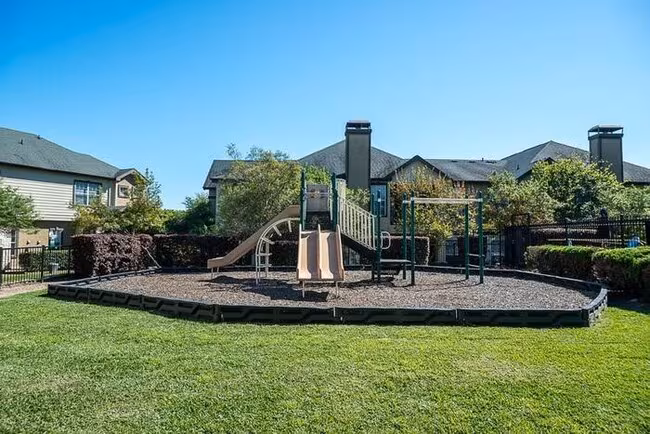 1215 W Slaughter Ln Austin, TX 78748 photo 3
