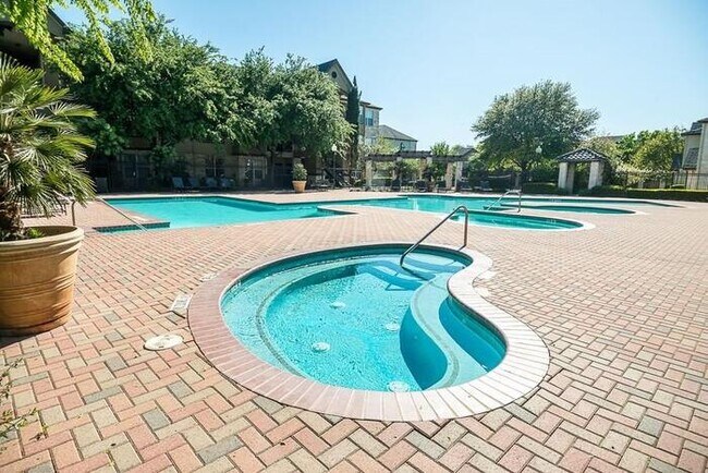 1215 W Slaughter Ln Austin, TX 78748 photo 2