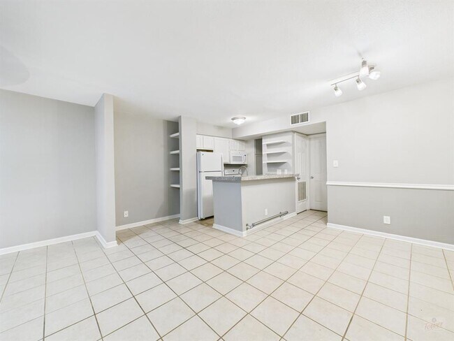 3018 S 1st St Austin, TX 78704 photo 3