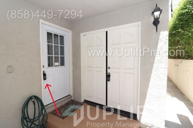 4025 Casita Way San Diego, CA 92115 photo 2