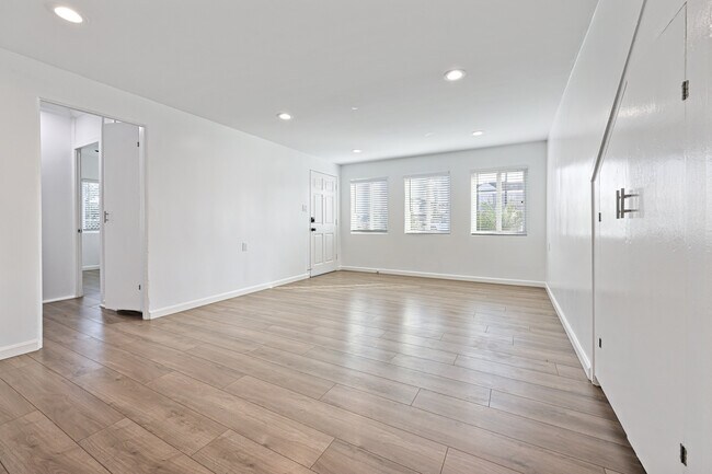 278 Ash Ave Chula Vista, CA 91910 photo 2