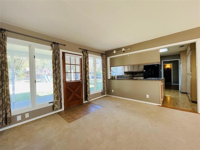 5000 Barbara Rd River Oaks, TX 76114 photo 4