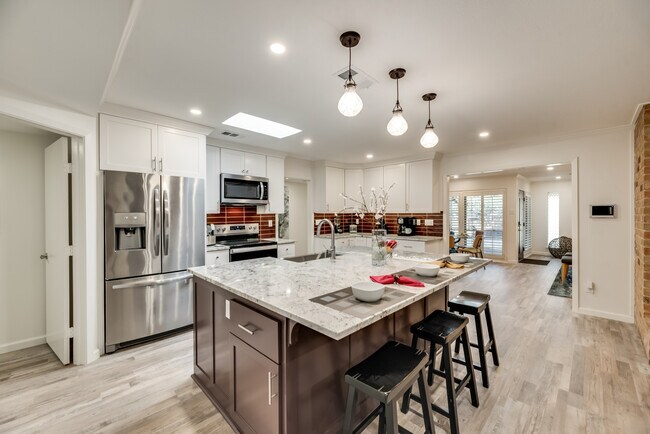 9807 Airline Road, Dallas, TX 75230 photo 2