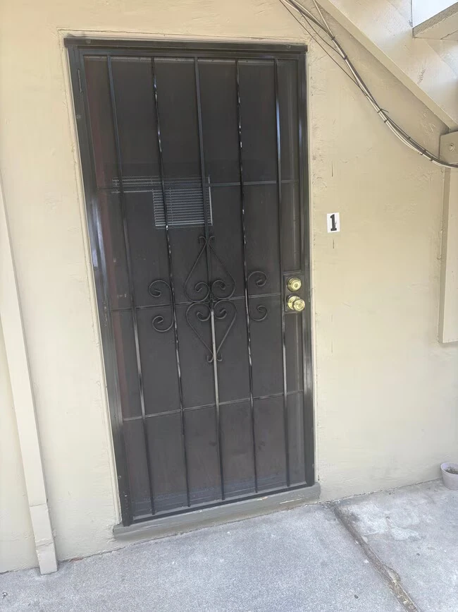 961 Yerba Buena Ave Oakland, CA 94608 photo 2