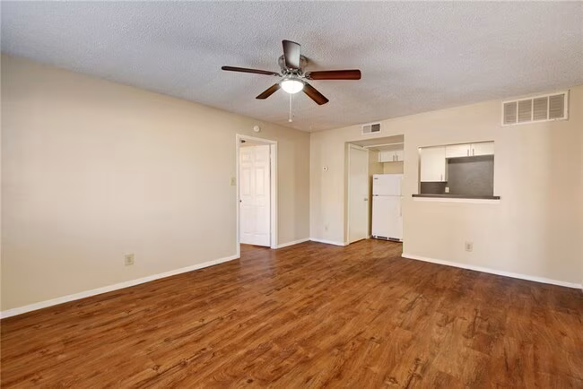 Worthington Apartments photo 5