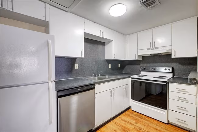 Worthington Apartments photo 3