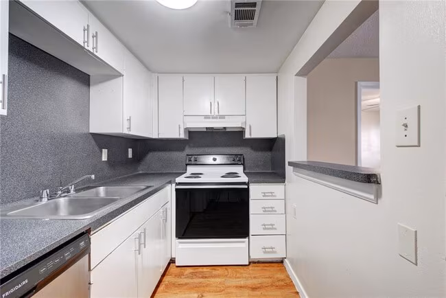 Worthington Apartments photo 4