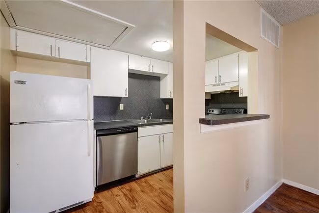 Worthington Apartments photo 2