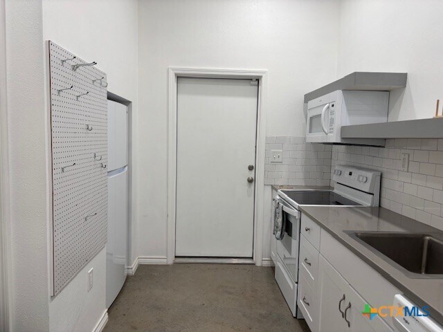 17307 Old 81 Troy, TX 76579 photo 5