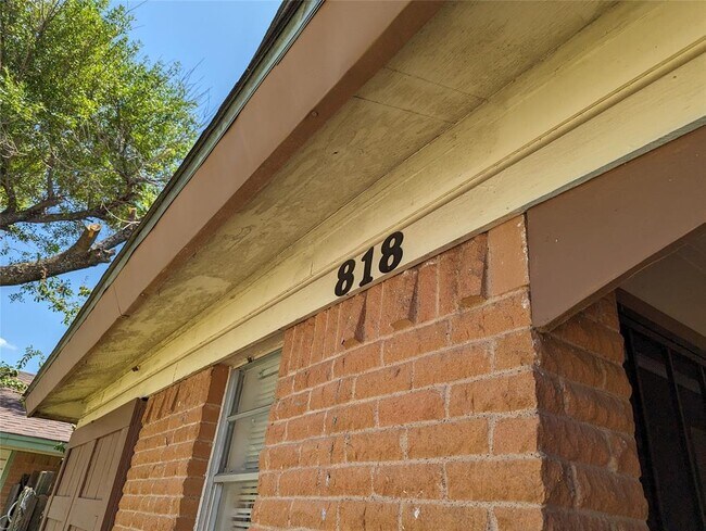 818 Calvin Dr Garland, TX 75041 photo 3