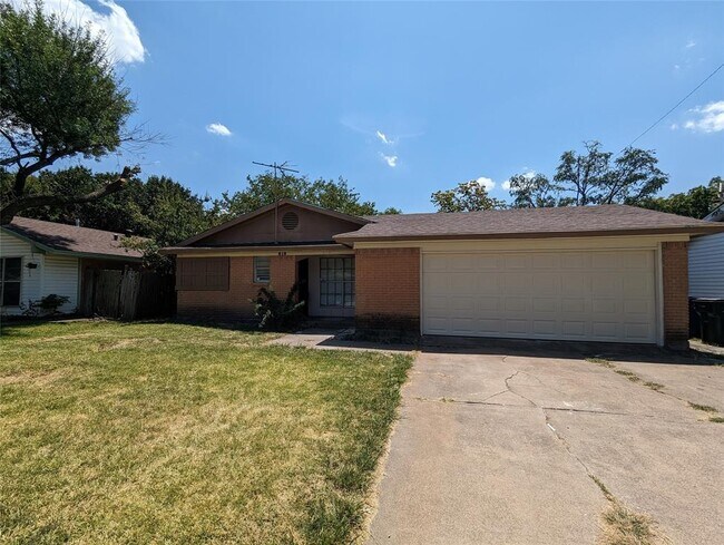 818 Calvin Dr Garland, TX 75041 photo 2