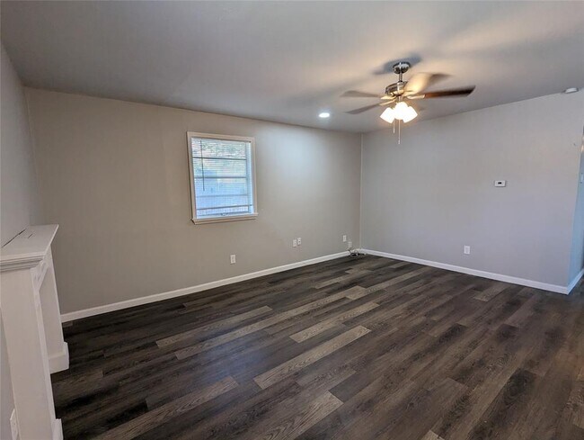 818 Calvin Dr Garland, TX 75041 photo 4