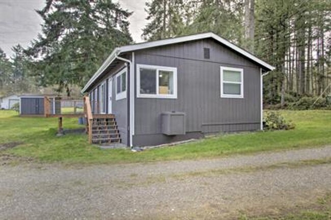 8417 Penny Ln Anderson Island, WA 98303 photo 2