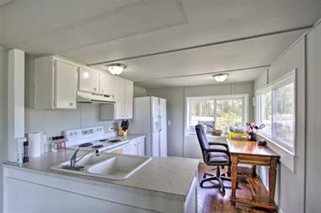 8417 Penny Ln Anderson Island, WA 98303 photo 4
