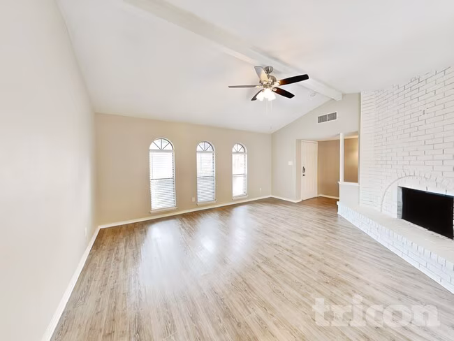 7541 Christie Lane, Dallas, TX 75249 photo 2