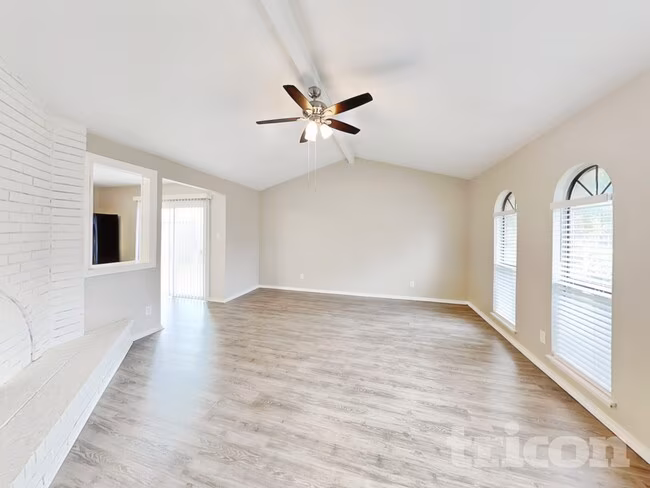 7541 Christie Lane, Dallas, TX 75249 photo 3