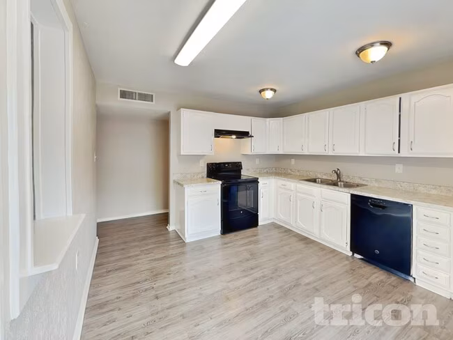 7541 Christie Lane, Dallas, TX 75249 photo 5