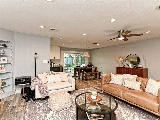 1708 Princeton Ave Austin, TX 78757 photo 2