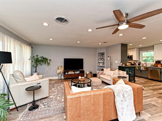 1708 Princeton Ave Austin, TX 78757 photo 4