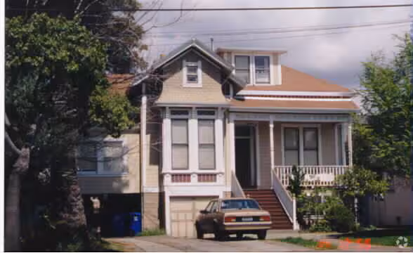 Lincoln Ave 1609 photo 2