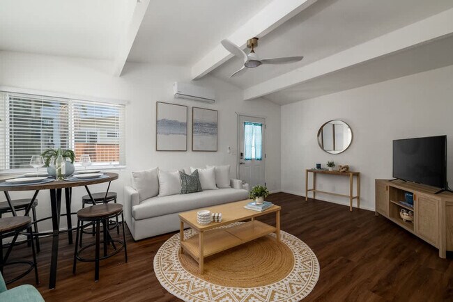 4587 Saratoga Ave San Diego, CA 92107 photo 3