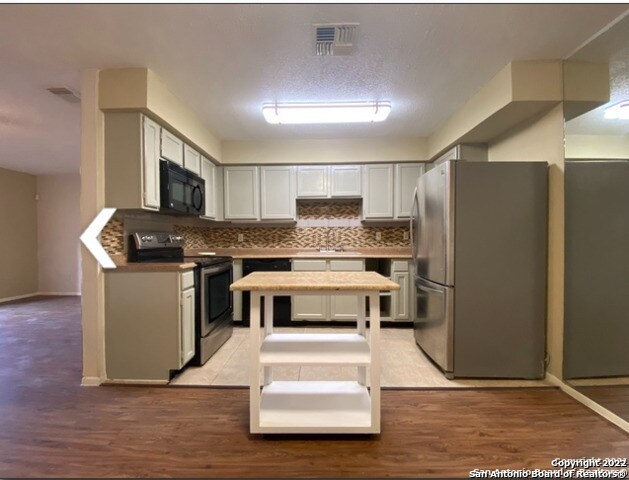 4119 Castlewood San Antonio, TX 78229 photo 2
