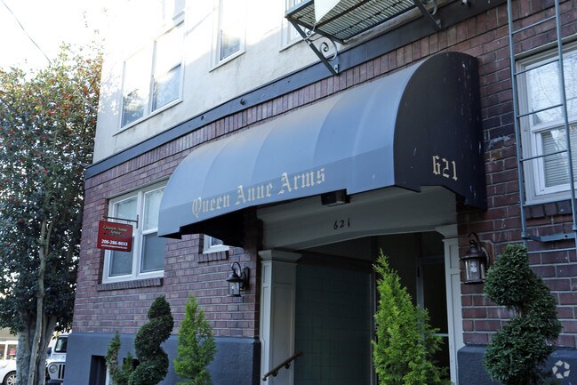 Queen Anne Arms photo 4