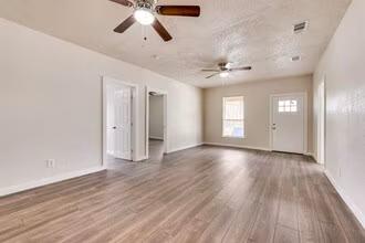 2818 Oakdale St Dallas, TX 75215 photo 5