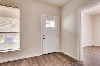 2818 Oakdale St Dallas, TX 75215 photo 2